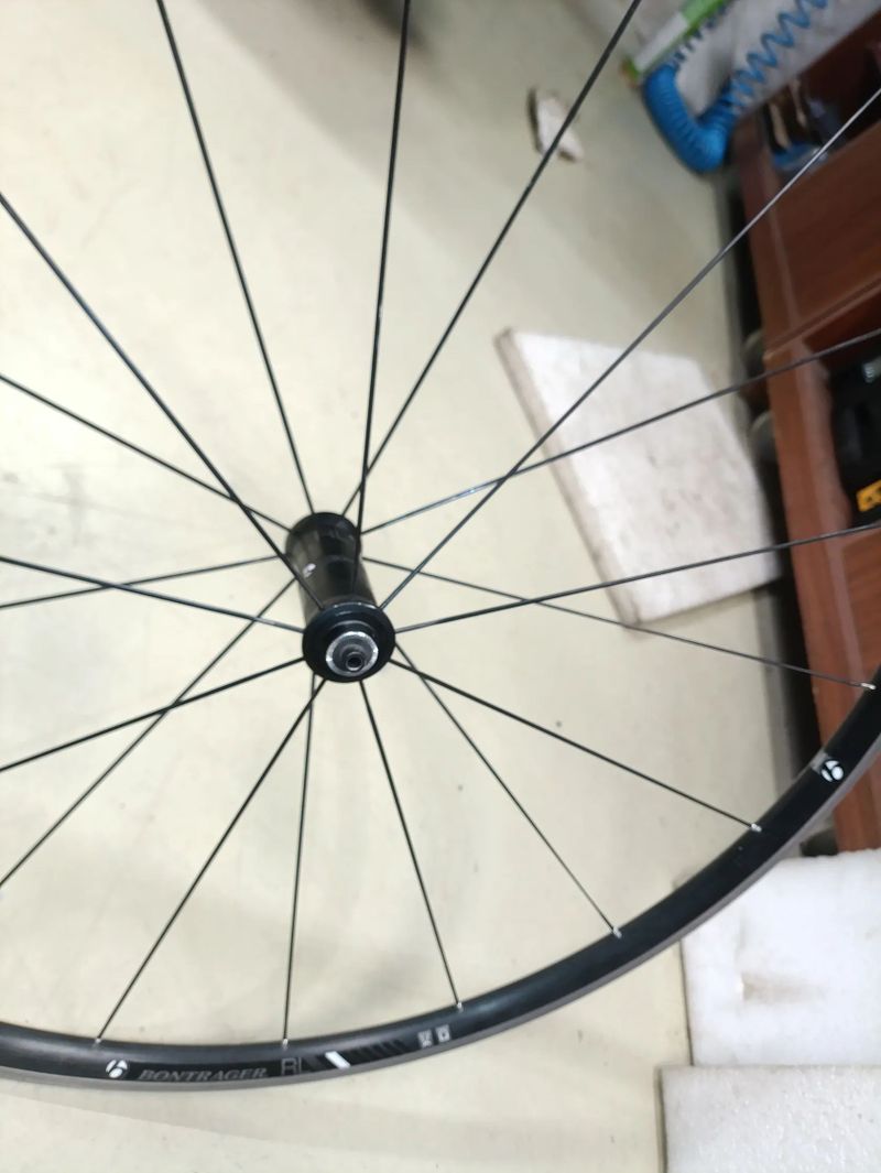 Zapletené přední kolo Bontrager RL 