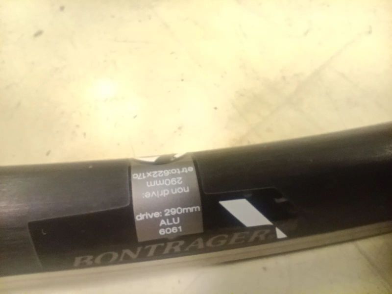 Zapletené přední kolo Bontrager RL 