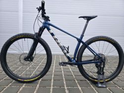 Trek Procaliber 9.6 Carbon 2023 29″ velikost M/L / Shimano XT / RockShox Recon