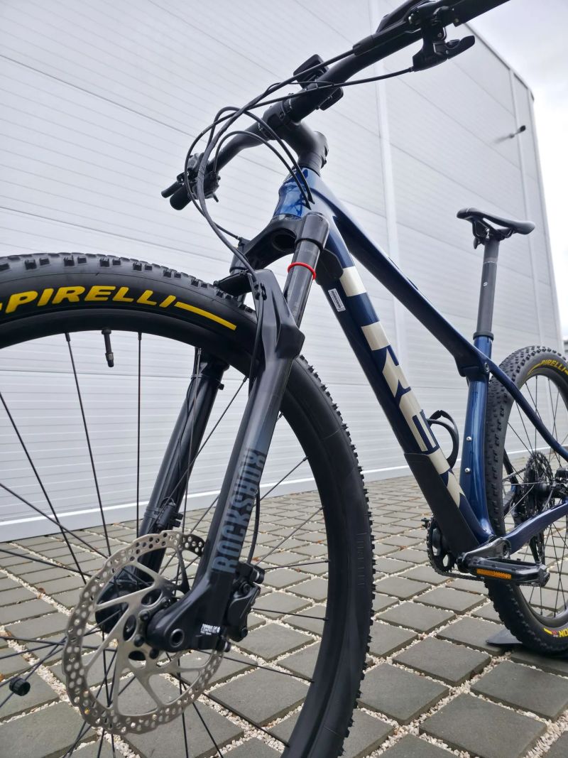 Trek Procaliber 9.6 Carbon 2023 29″ velikost M/L / Shimano XT / RockShox Recon