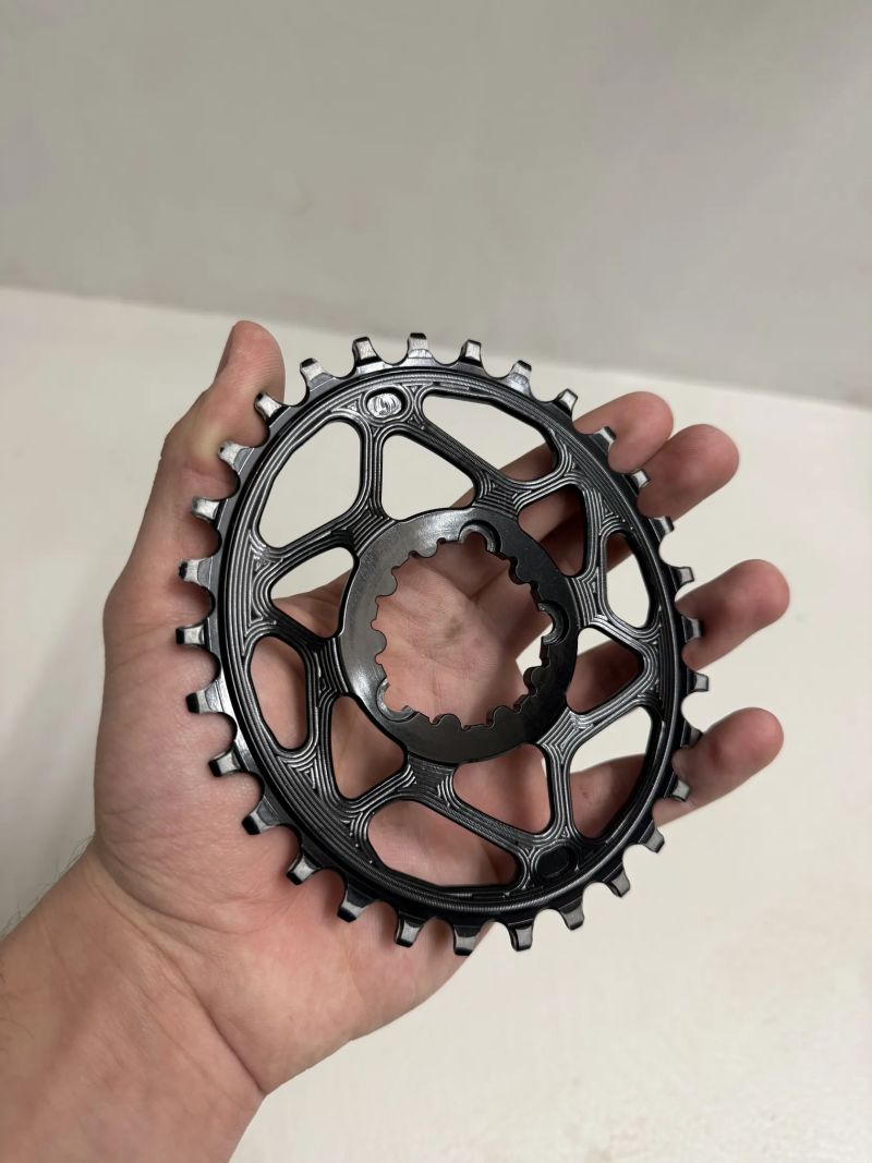 Absolute Black oval převodník