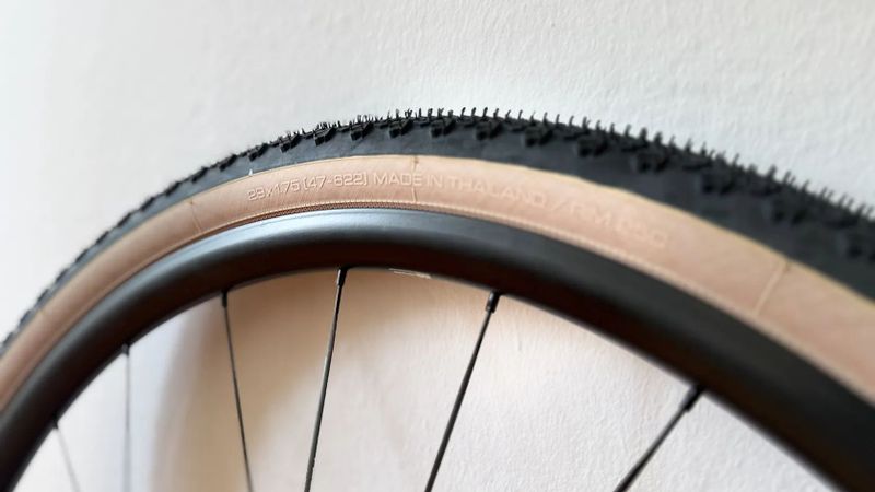 DT Swiss G1800 Spline – zapletená kola + Vittoria Terreno Dry 47 pláště, NOVÉ