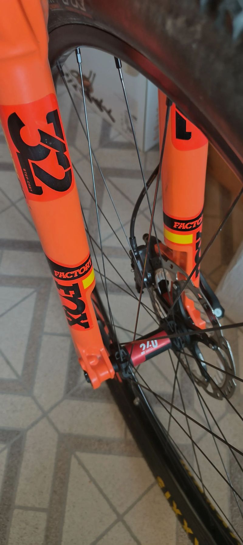 Canyon Lux CF SLX 9.0 Race Team