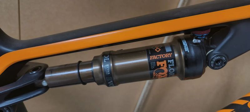 Canyon Lux CF SLX 9.0 Race Team