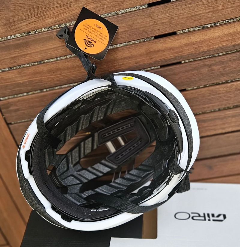 GIRO Aries Spherical – závodní silniční přilba se systémem Spherical MIPS - NOVÁ