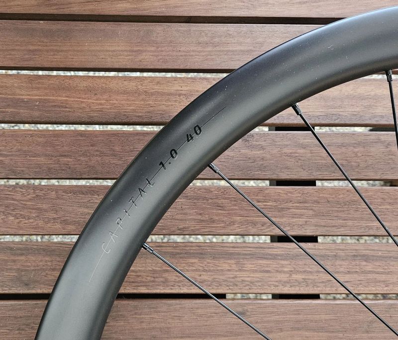 SYNCROS Capital 1.0 40 2026 Carbon Disc XDR - kvalitní karbonová kola - NEJETÁ