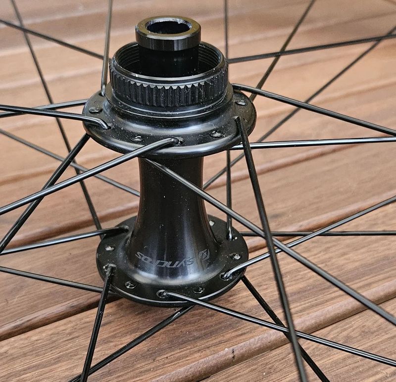 SYNCROS Capital 1.0 40 2026 Carbon Disc XDR - kvalitní karbonová kola - NEJETÁ