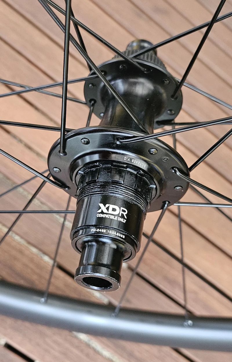 SYNCROS Capital 1.0 40 2026 Carbon Disc XDR - kvalitní karbonová kola - NEJETÁ