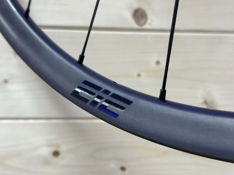 EIE karbonová MTB kola | Carbon- Ti X-Hub boost | A29C28D23 SL | Sapim CX Ray | Sram XD | 1187 gramů