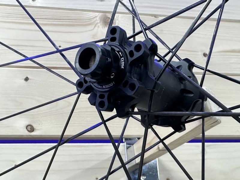 EIE karbonová MTB kola | Carbon- Ti X-Hub boost | A29C28D23 SL | Sapim CX Ray | Sram XD | 1187 gramů