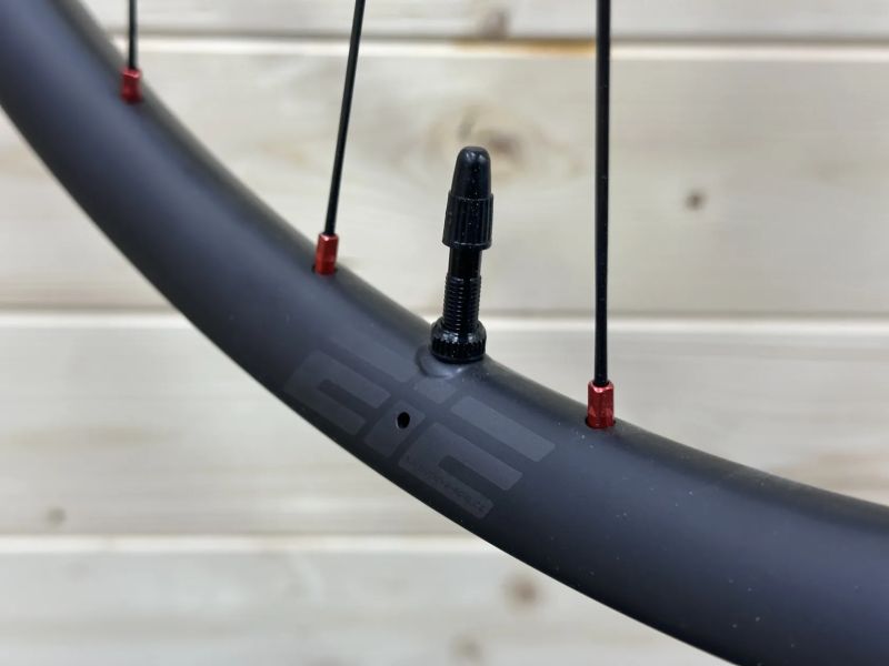 EIE karbonová MTB kola | DT Swiss 240 EXP boost | A29C27D20 | DT Aerolite | Sram XD | 1181 gramů