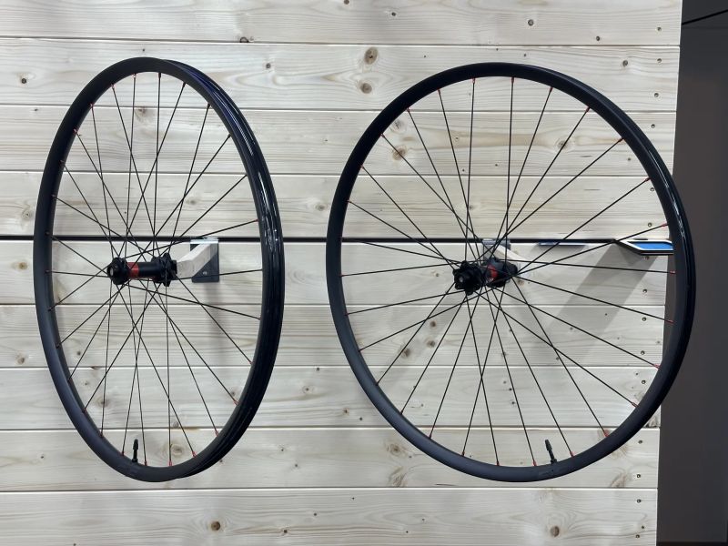 EIE karbonová MTB kola | DT Swiss 240 EXP boost | A29C27D20 | DT Aerolite | Sram XD | 1181 gramů