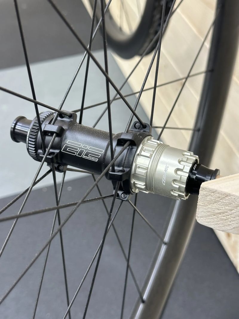 EIE karbonová gravel kola | ER270 ceramic | ARG45TC32H | DT Swiss Competition Race | 1411 gramů