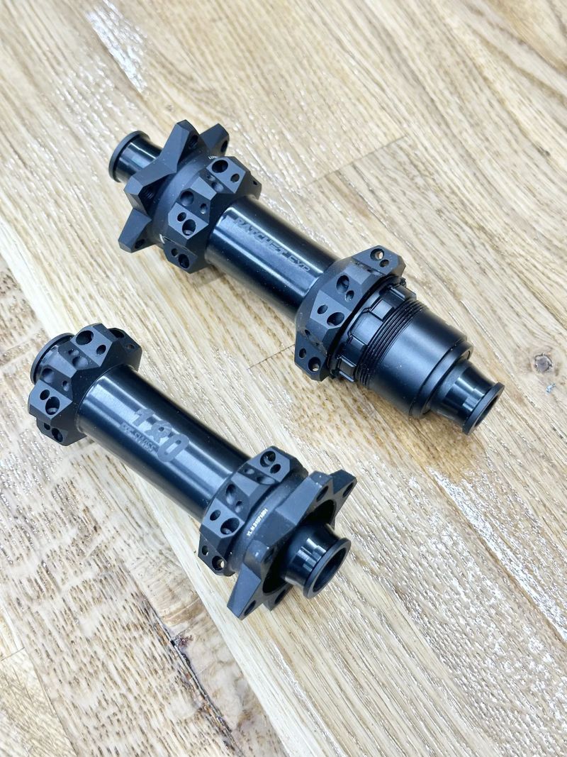 MTB náboje DT Swiss 180 - speciální edice pro kotouče na 6 děr