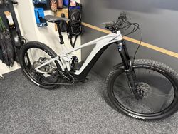 GIANT Reign E+ 1 750Wh vel. L NOVÉ PC. 168TIS. FOX 38