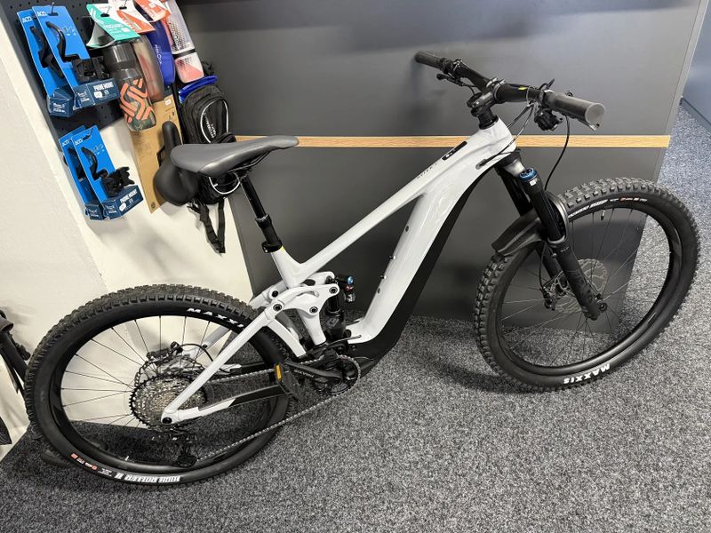 GIANT Reign E+ 1 750Wh vel. L NOVÉ PC. 168TIS. FOX 38