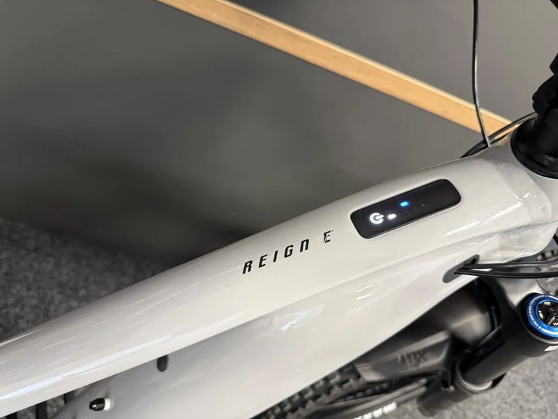 GIANT Reign E+ 1 750Wh vel. L NOVÉ PC. 168TIS. FOX 38