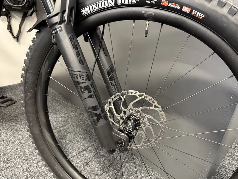 GIANT Reign E+ 1 750Wh vel. L NOVÉ PC. 168TIS. FOX 38