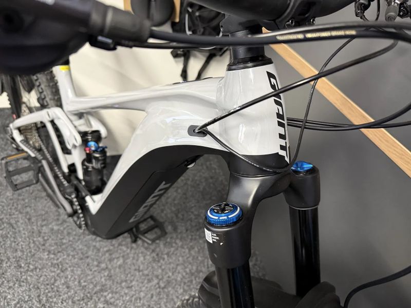 GIANT Reign E+ 1 750Wh vel. L NOVÉ PC. 168TIS. FOX 38