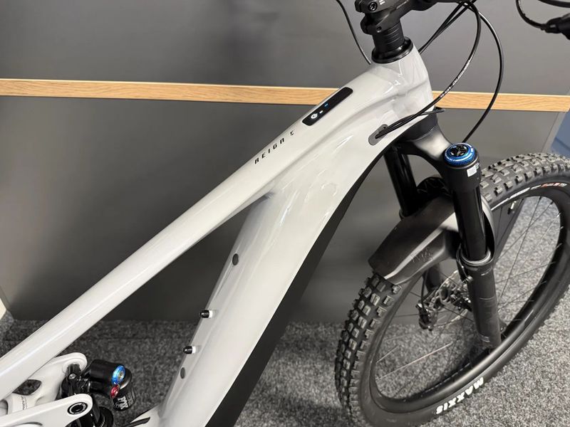 GIANT Reign E+ 1 750Wh vel. L NOVÉ PC. 168TIS. FOX 38