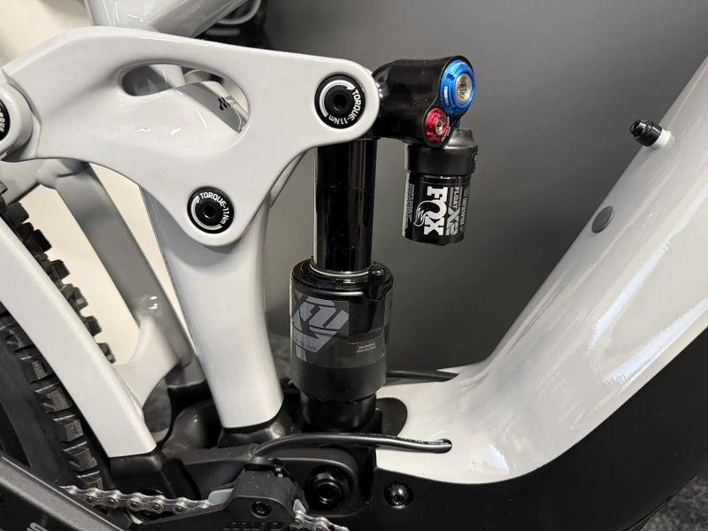 GIANT Reign E+ 1 750Wh vel. L NOVÉ PC. 168TIS. FOX 38