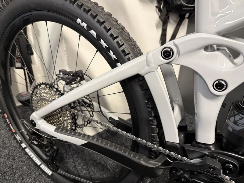 GIANT Reign E+ 1 750Wh vel. L NOVÉ PC. 168TIS. FOX 38