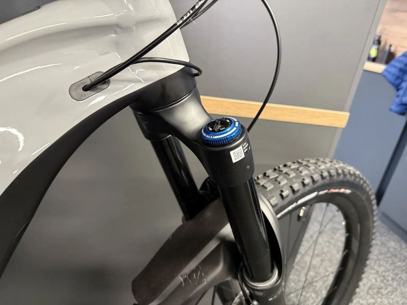 GIANT Reign E+ 1 750Wh vel. L NOVÉ PC. 168TIS. FOX 38