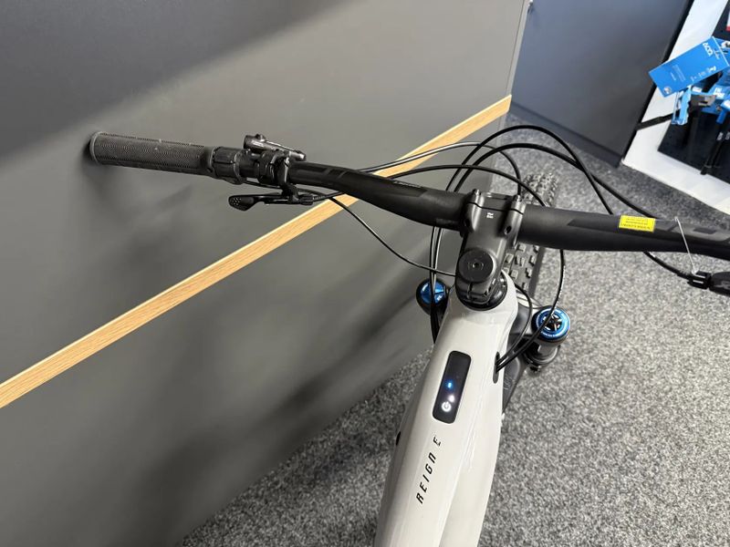 GIANT Reign E+ 1 750Wh vel. L NOVÉ PC. 168TIS. FOX 38