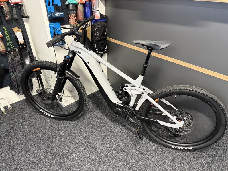 GIANT Reign E+ 1 750Wh vel. L NOVÉ PC. 168TIS. FOX 38