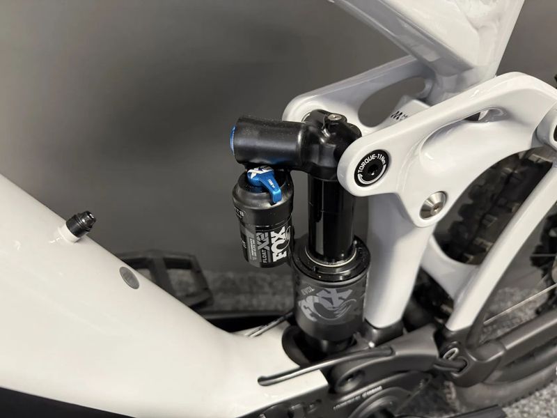 GIANT Reign E+ 1 750Wh vel. L NOVÉ PC. 168TIS. FOX 38