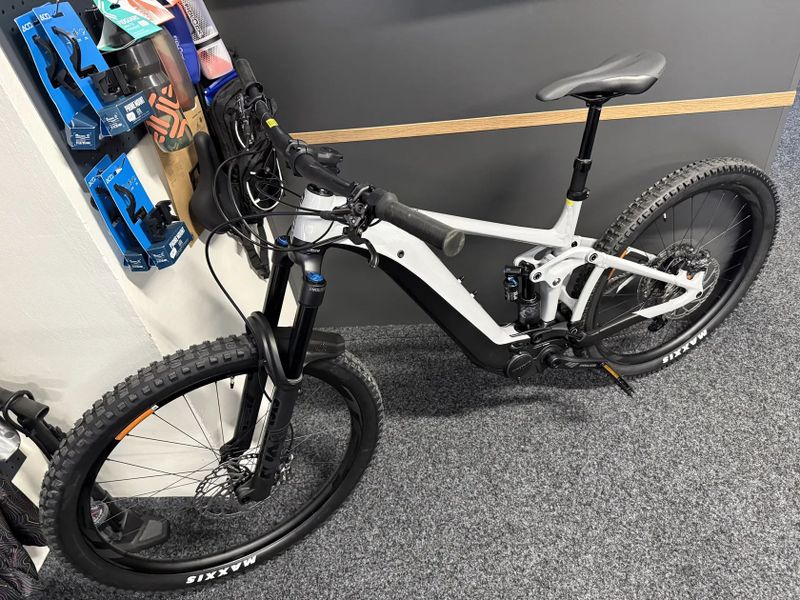 GIANT Reign E+ 1 750Wh vel. L NOVÉ PC. 168TIS. FOX 38