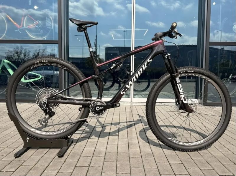 Specialized S-Works Epic 8 Flight Attendant / Roval World Cup / Trickstuff