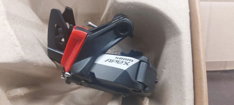 Přehazovačka Sram Apex XPLR AXS - bez baterie 3500,--