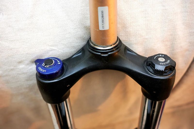 Odpružená vidlice ROCK SHOX XC32 TK SoloAir 100 29 Disc, uzamykatelná