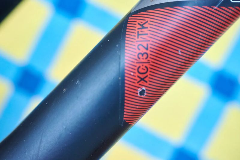 Odpružená vidlice ROCK SHOX XC32 TK SoloAir 100 29 Disc, uzamykatelná