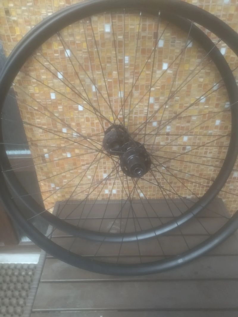 Prodám zapletená 29"kola 