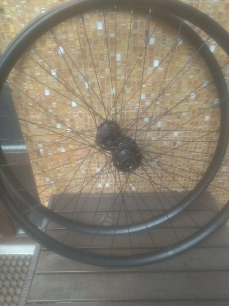 Prodám zapletená 29"kola 