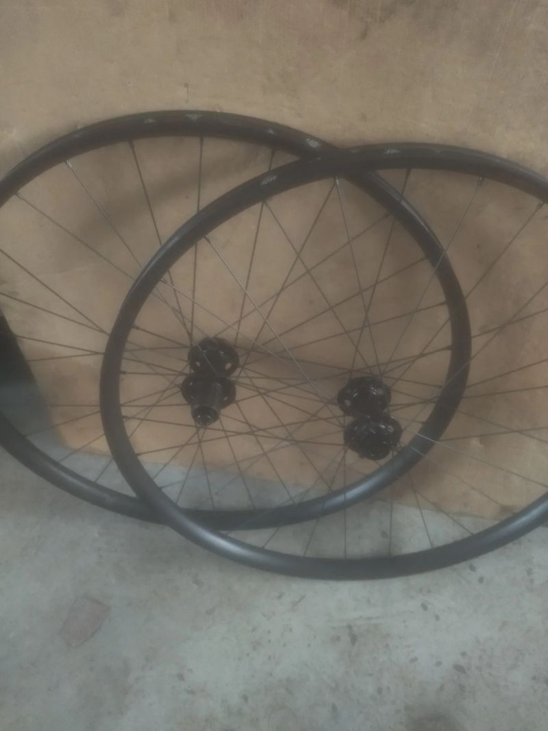 Prodám zapletená 29"kola 