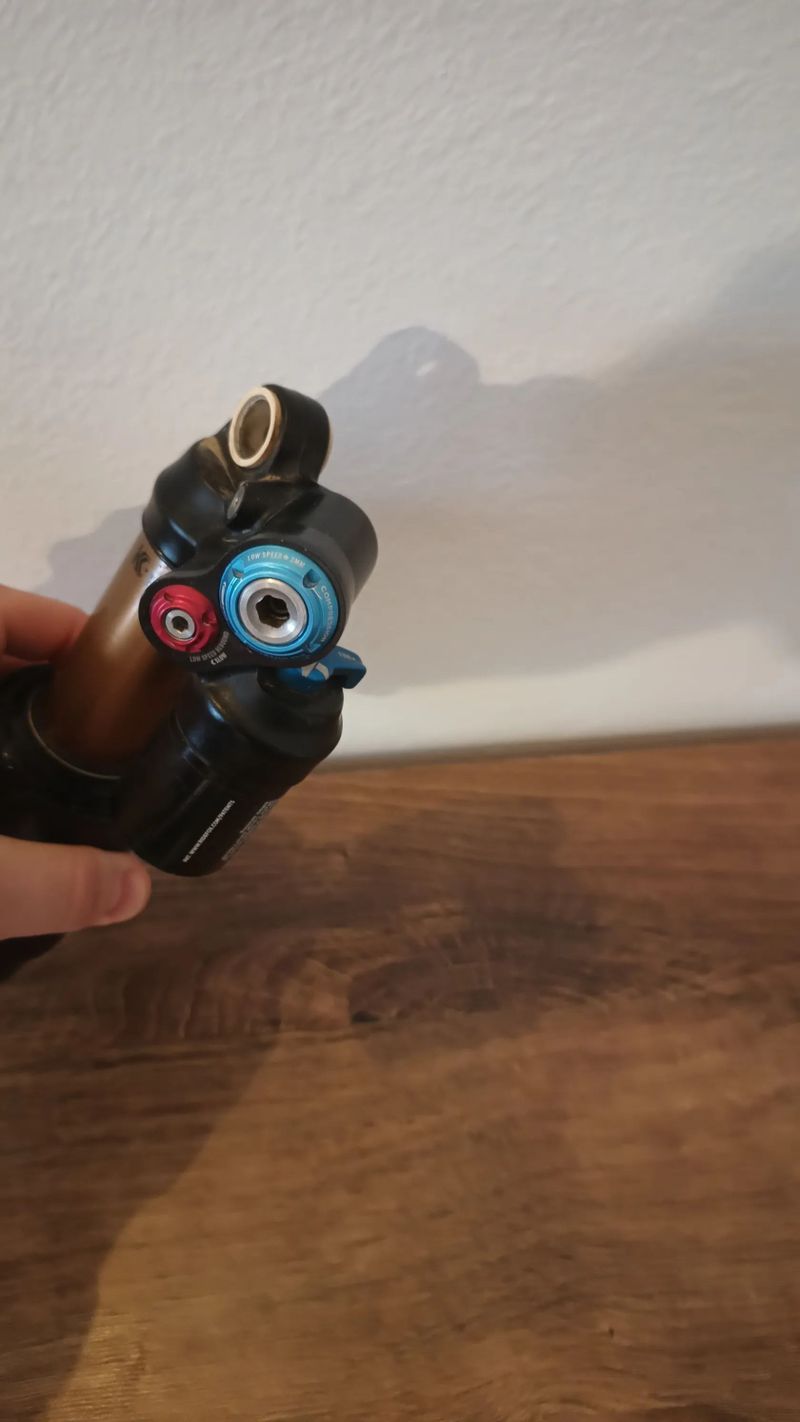 *VYSERVISOVANY* Tlumič Fox Float Factory X2 230x65mm