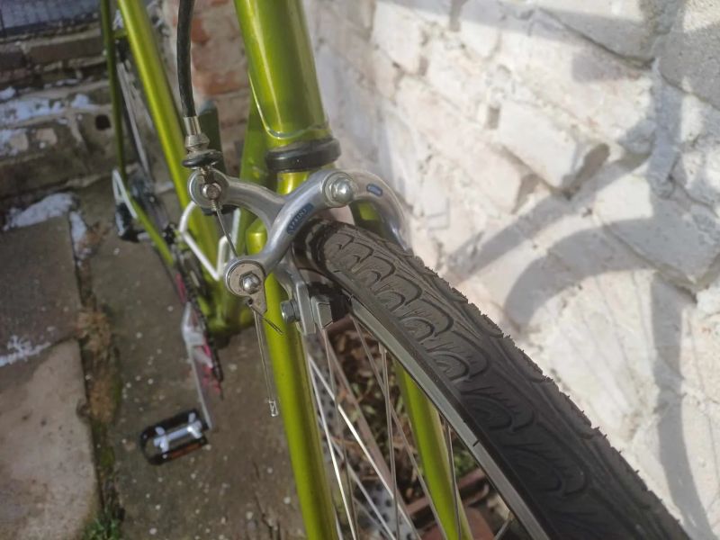 Silniční ocelové kolo velikosti 54 cm a na kolech 28"