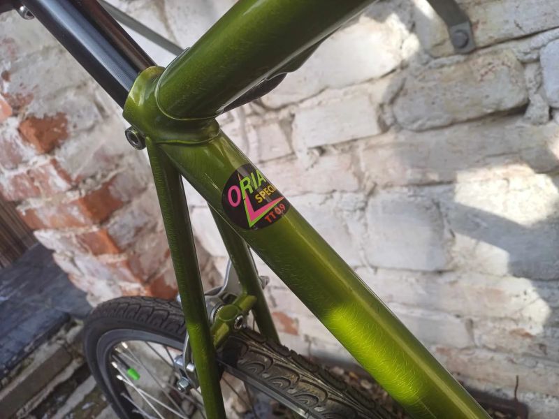 Silniční ocelové kolo velikosti 54 cm a na kolech 28"