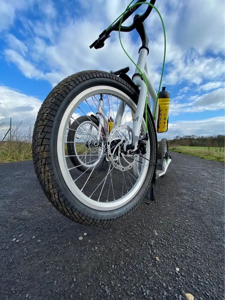 Terénní koloběžka Yedoo Mezeq (RunRun) s nadstandardní výbavou