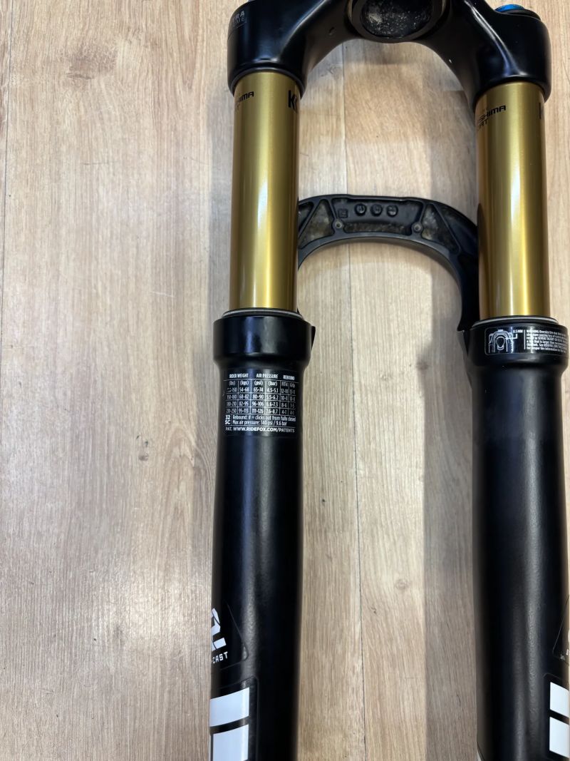 FOX Factory 32 Step Cast - Kashima Kort zdvih 100 mm - mírně jetá - délka sloupku 19,5 cm