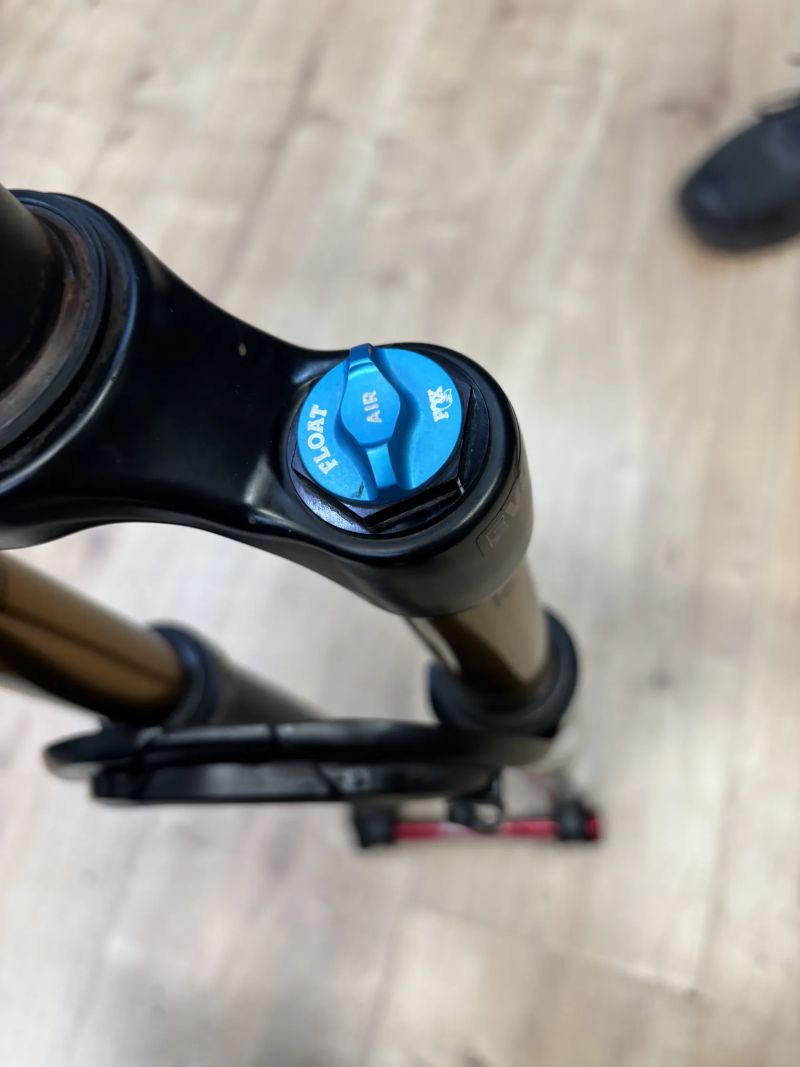 FOX Factory 32 Step Cast - Kashima Kort zdvih 100 mm - mírně jetá - délka sloupku 19,5 cm