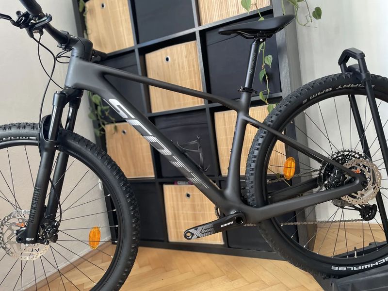 Scott Scale 940 carbon Black / vel.M / zánovní