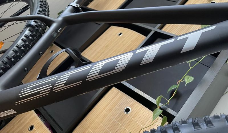 Scott Scale 940 carbon Black / vel.M / zánovní