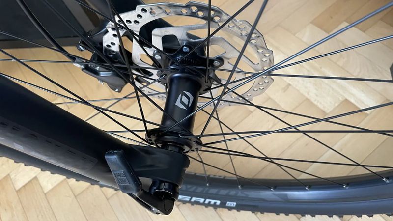 Scott Scale 940 carbon Black / vel.M / zánovní