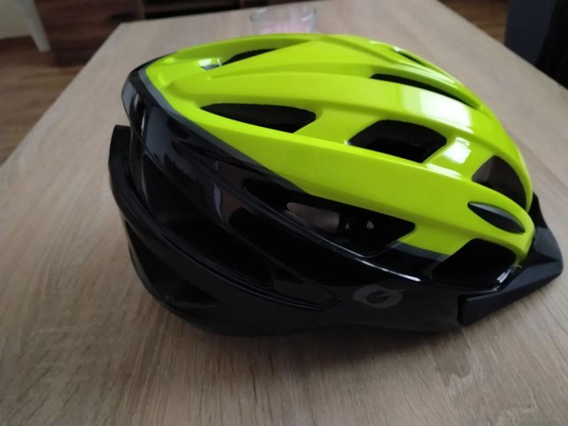 Prodám novou nepoužitou cyklistikou helmu. 
