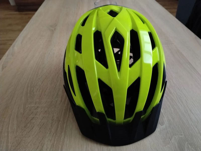 Prodám novou nepoužitou cyklistikou helmu. 