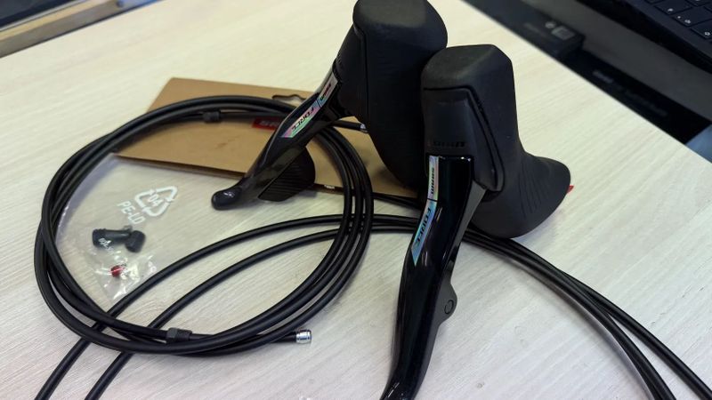 Páky Sram Force AXS & Hadice